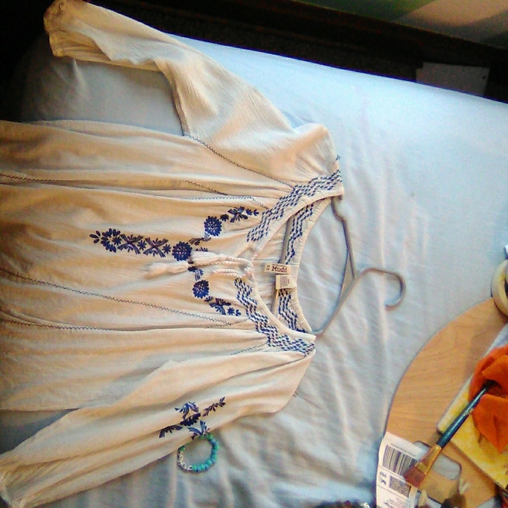 A long sleeve shirt